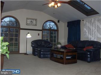 29 Hobbs Road Trenton, NJ 08619 - Photo 8 of 12 Family Room