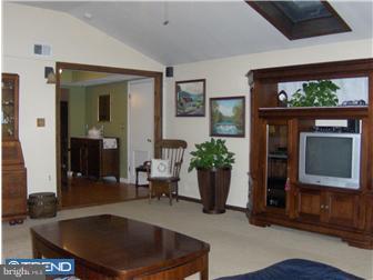 29 Hobbs Road Trenton, NJ 08619 - Photo 9 of 12 Family Room