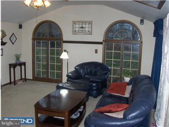 29 Hobbs Road Trenton, NJ 08619 - Photo 10 of 12 Family Room