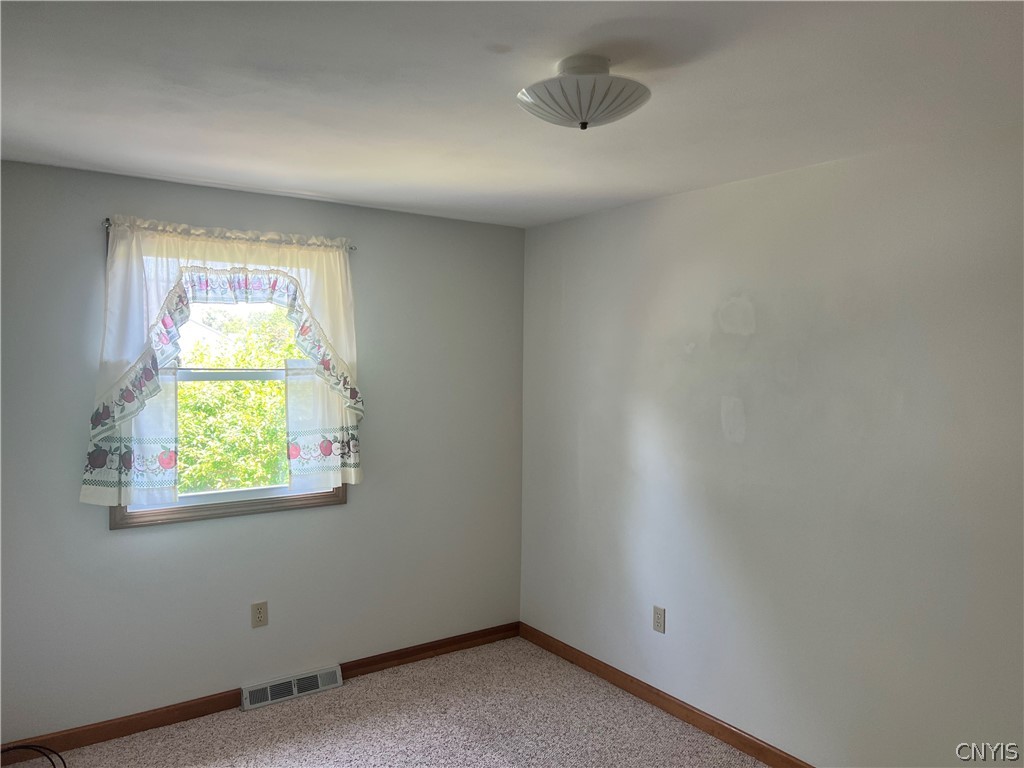 8615 Weaver Road Cicero, NY 13039 - Photo 13 of 26 Gallery Image 13