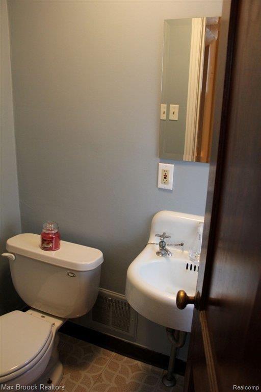 28 Devonshire Road Pleasant Ridge, MI 48069 - Photo 21 of 23 First Floor Half Bath
