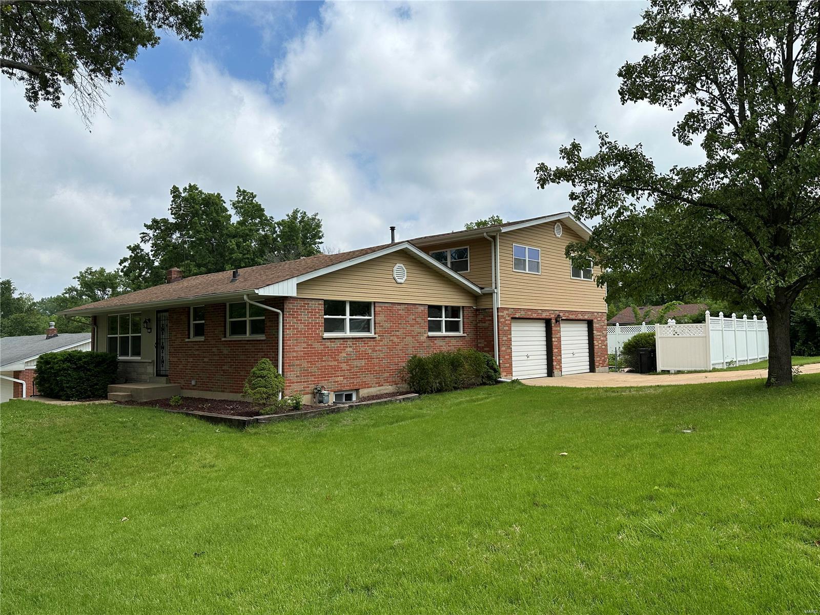 2338 Ritter Drive St. Louis, MO 63114 - Photo 1 of 33 Gallery Image 1