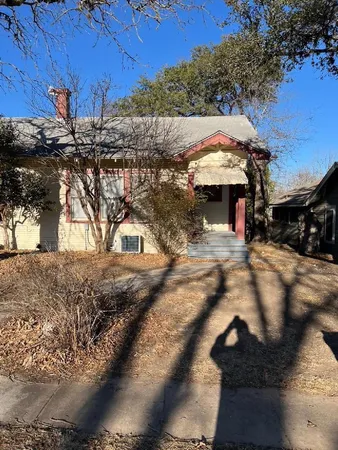 $1,100 | 820 Wheless Avenue, Kerrville, TX 78028