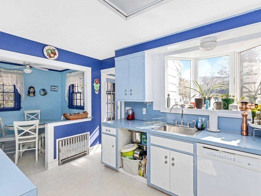 161 Willard Road Brookline, MA 02445 - Photo 7 of 36 Gallery Image 7