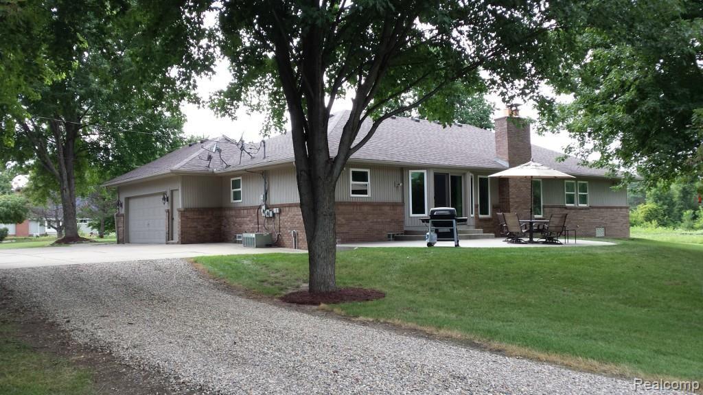 73390 McFadden Road Armada, MI 48005 - Photo 3 of 38 3.jpg