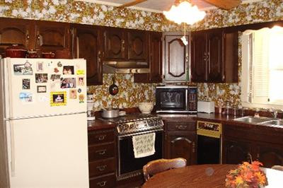 437 Redwood Road Lancaster, KY 40444 - Photo 7 of 16 Spacious eat-in kitchen