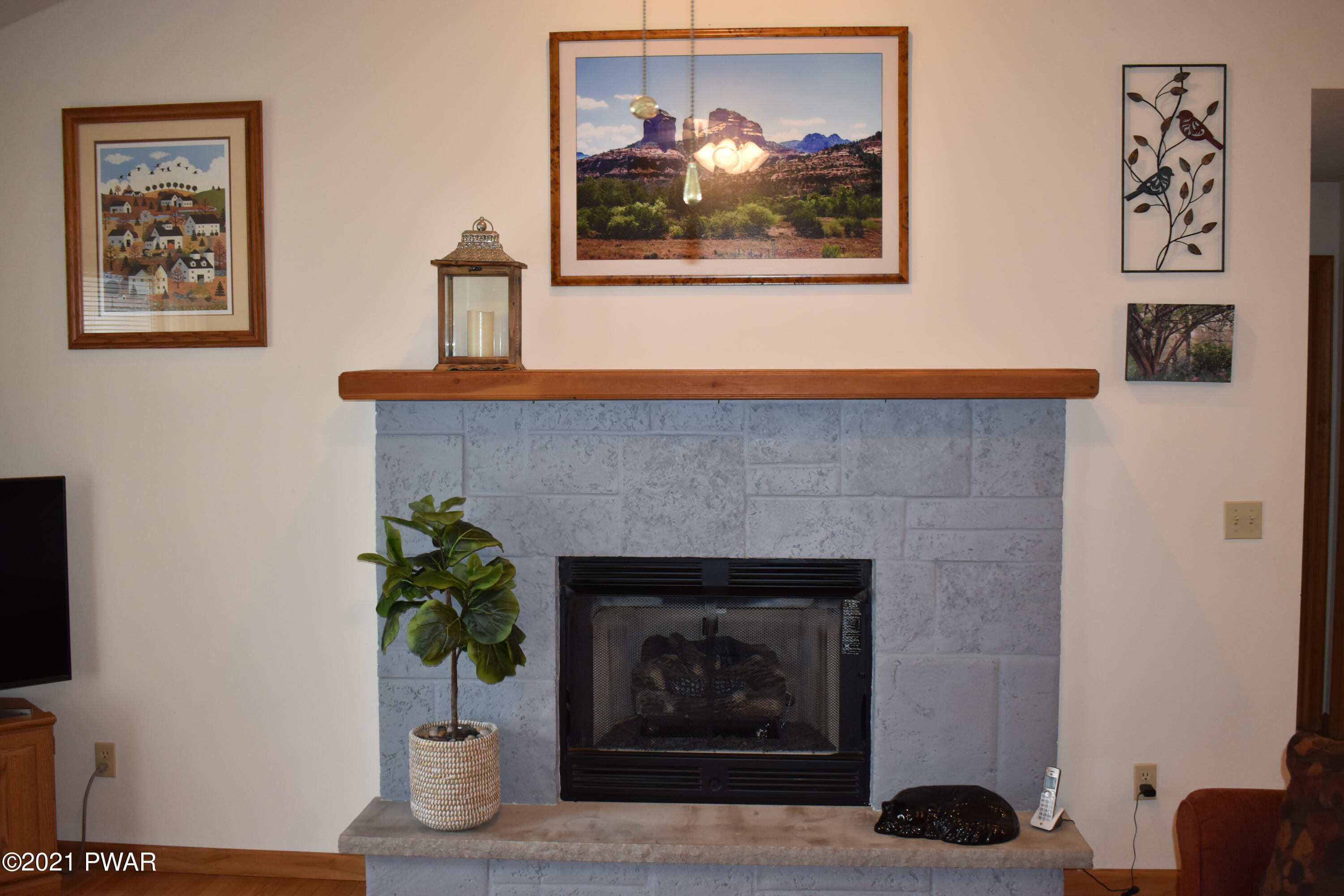 124 Rodeo Drive Hawley, PA 18428 - Photo 4 of 50 FIREPLACE