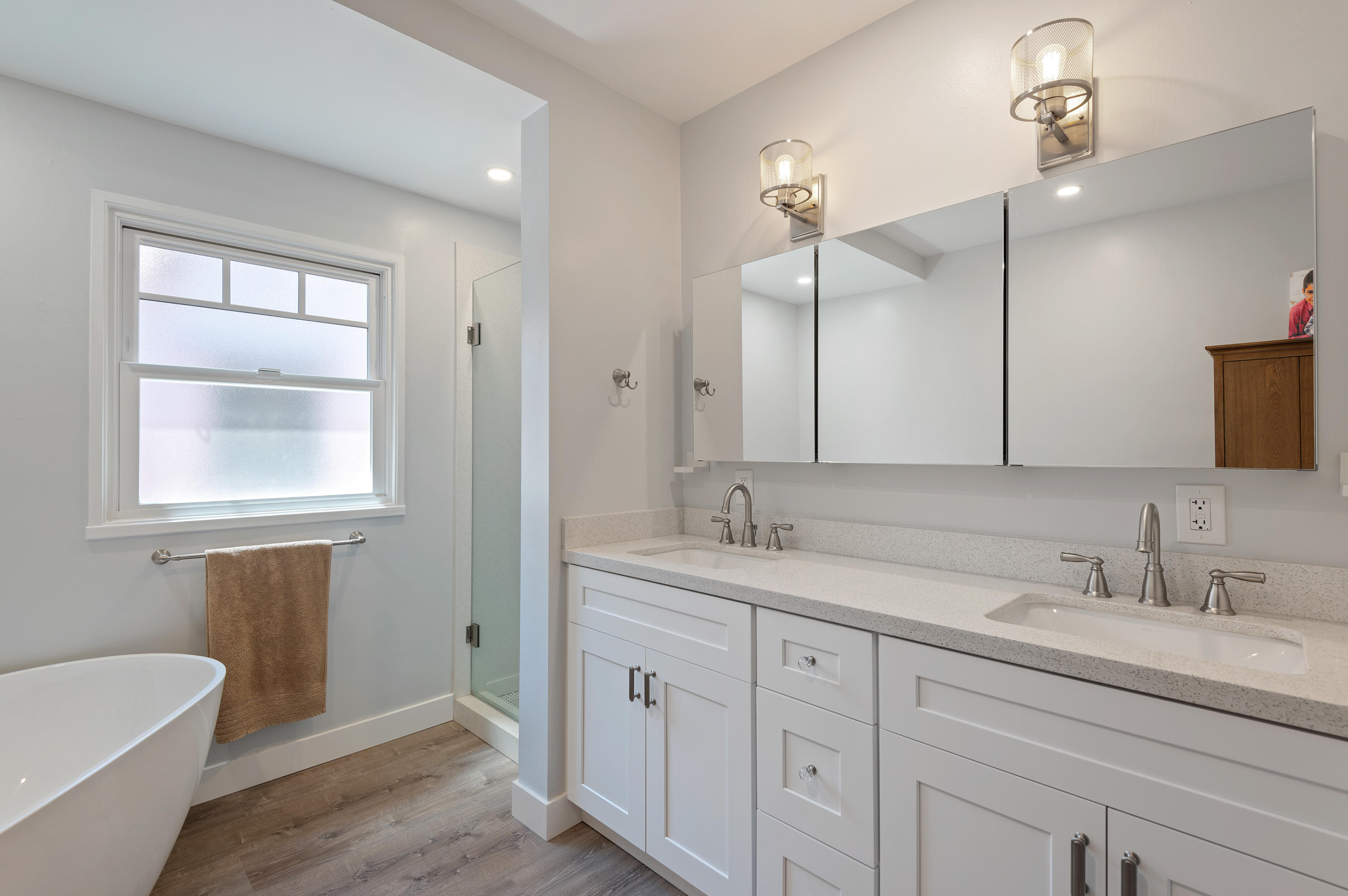 2920 Hermosa Road Santa Barbara, CA 93105 - Photo 13 of 24 18 - Primary Bathroom