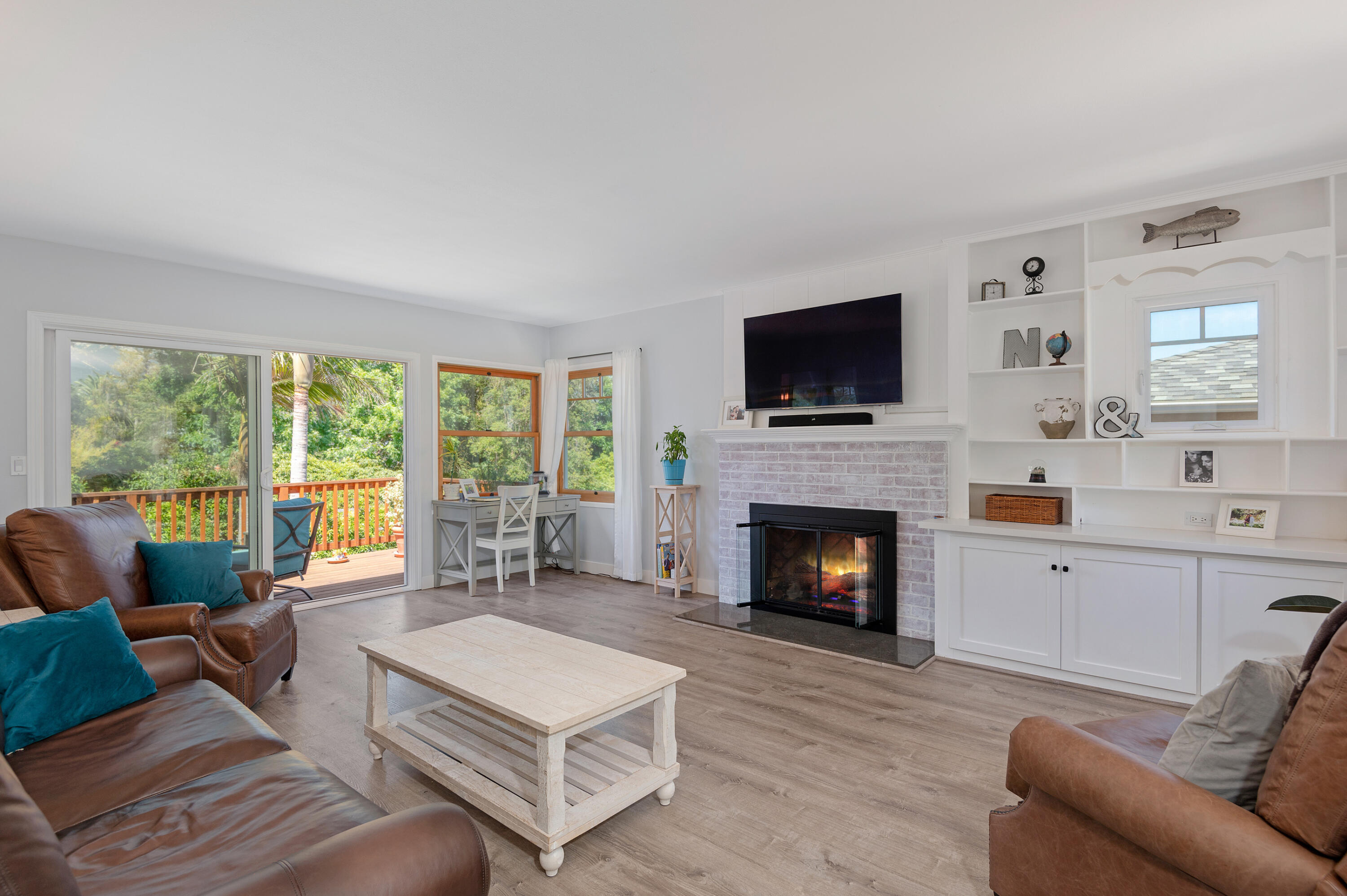 2920 Hermosa Road Santa Barbara, CA 93105 - Photo 4 of 24 06 - Living Room
