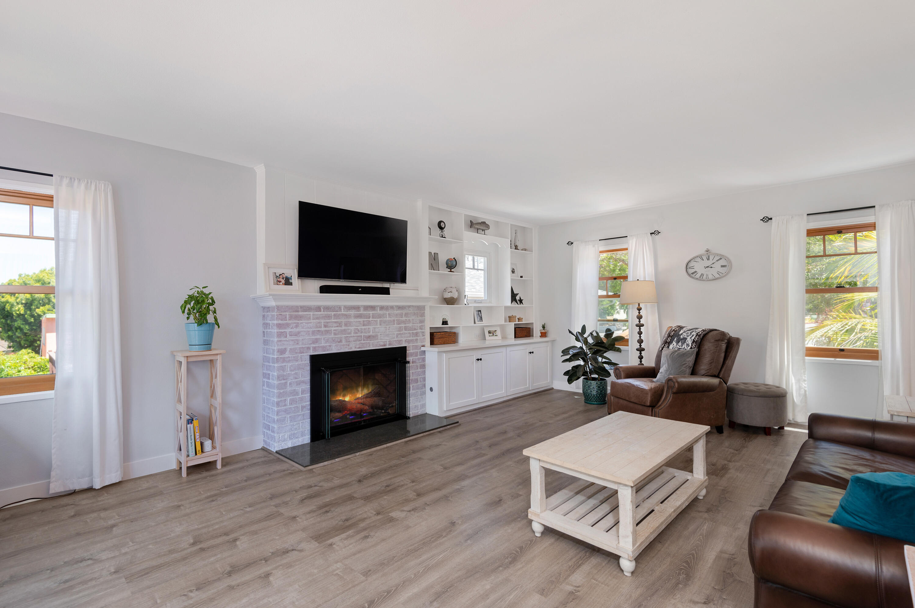 2920 Hermosa Road Santa Barbara, CA 93105 - Photo 5 of 24 08 - Living Room