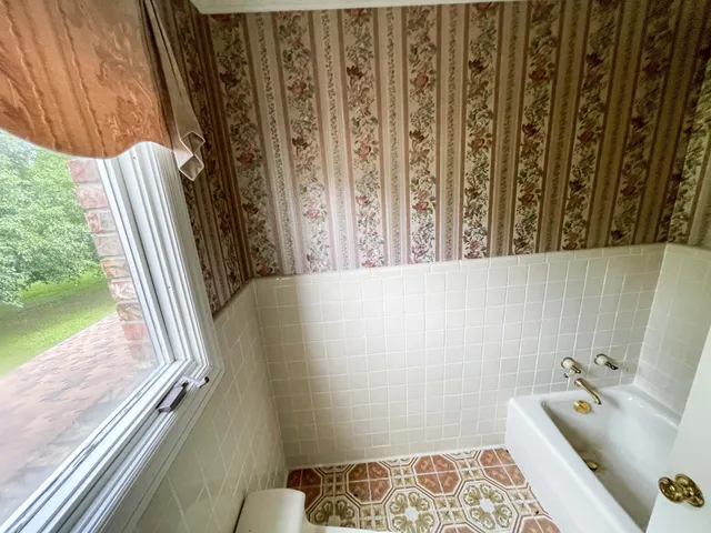 $750,000 | 202 Oak Hill Drive, McMinnville, TN 37110