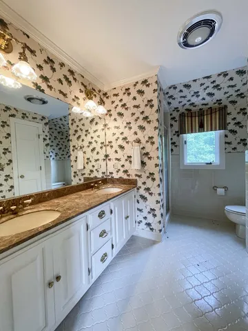 $750,000 | 202 Oak Hill Drive, McMinnville, TN 37110