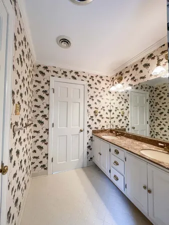 $750,000 | 202 Oak Hill Drive, McMinnville, TN 37110