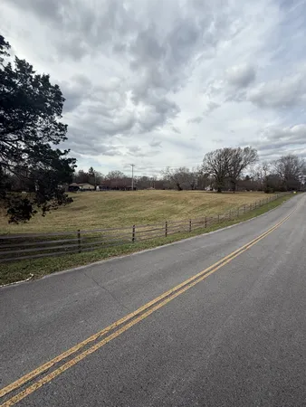 $750,000 | 202 Oak Hill Drive, McMinnville, TN 37110