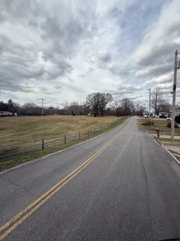 $750,000 | 202 Oak Hill Drive, McMinnville, TN 37110