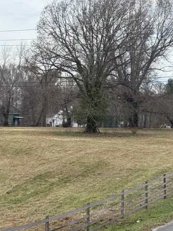 $750,000 | 202 Oak Hill Drive, McMinnville, TN 37110