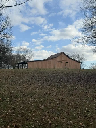 $750,000 | 202 Oak Hill Drive, McMinnville, TN 37110