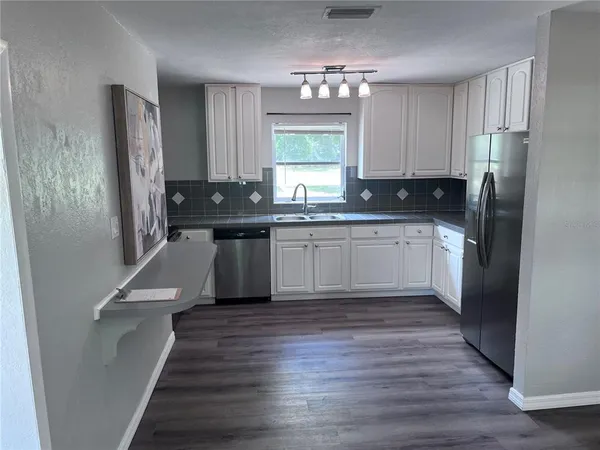 $1,900 | 6524 48th Ave Drive East, Bradenton, FL 34203
