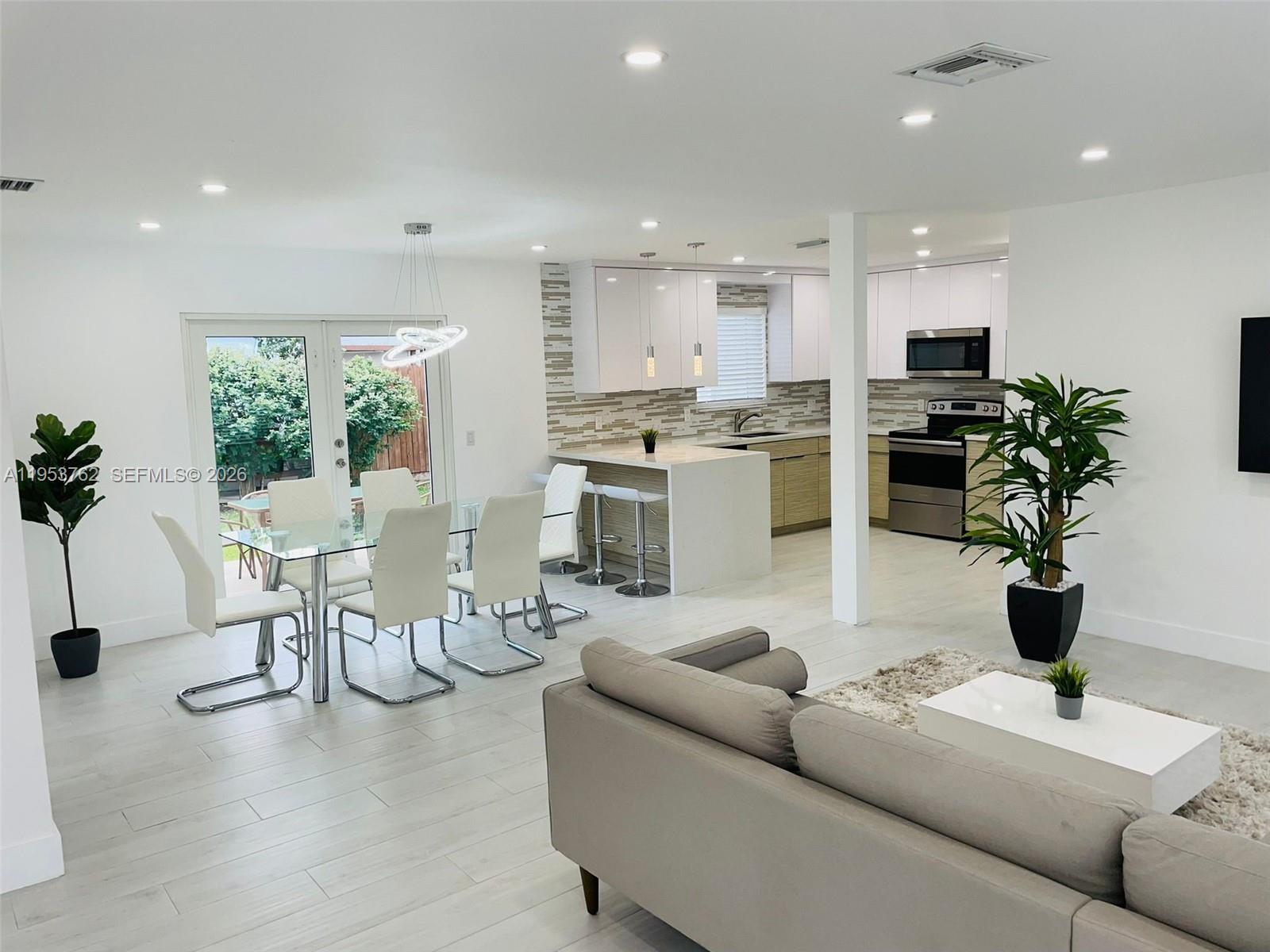 2802 Jackson Street Hollywood, FL 33020 - Photo 4 of 20