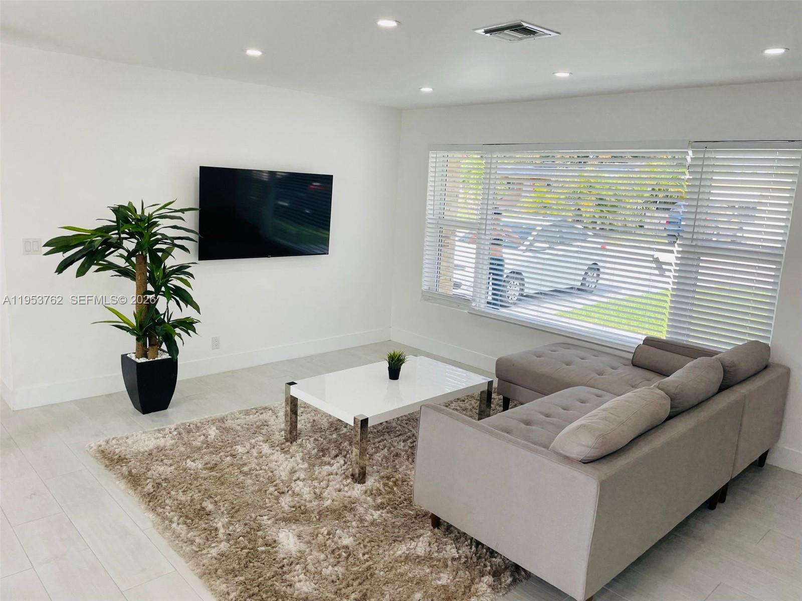 2802 Jackson Street Hollywood, FL 33020 - Photo 5 of 20