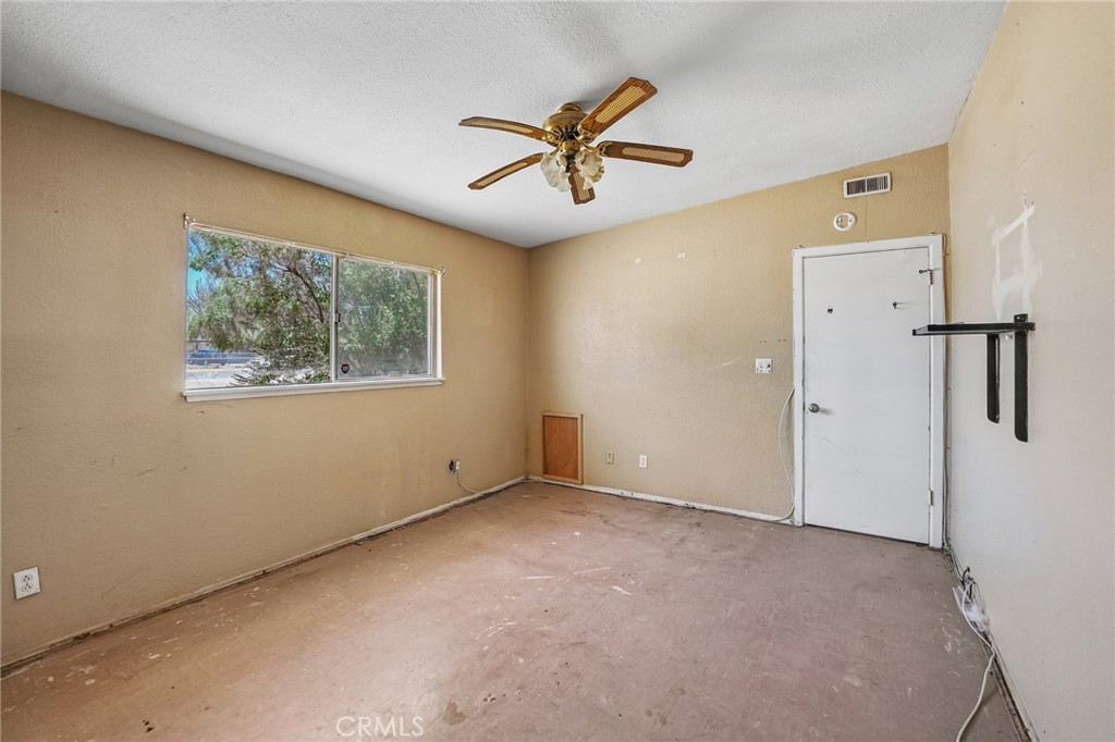 13207 Nicola Road Apple Valley, CA 92308 - Photo 19 of 33