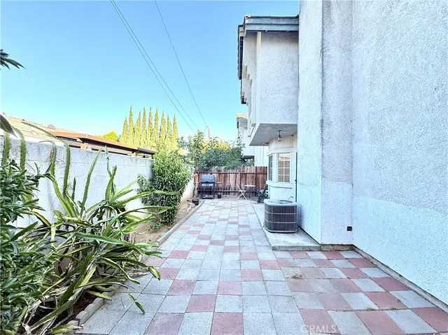 a view of a back yard of the house