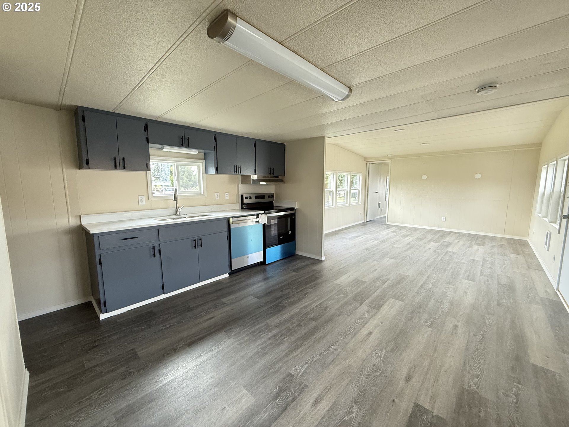 1215 36th Street Springfield, OR 97478 - Photo 5 of 20