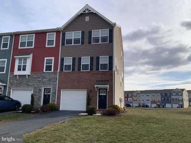$319,900 | 700 Admiral's Quay Drive, Mechanicsburg, PA 17050
