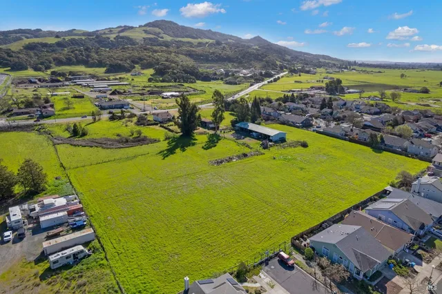 $3,195,000 | 3015 Petaluma Hill Road, Santa Rosa, CA 95404