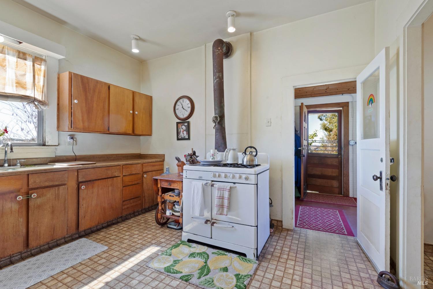 3015 Petaluma Hill Road Santa Rosa, CA 95404 - Photo 12 of 15