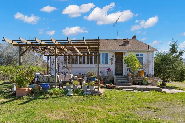 $3,195,000 | 3015 Petaluma Hill Road, Santa Rosa, CA 95404