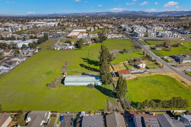 $3,195,000 | 3015 Petaluma Hill Road, Santa Rosa, CA 95404