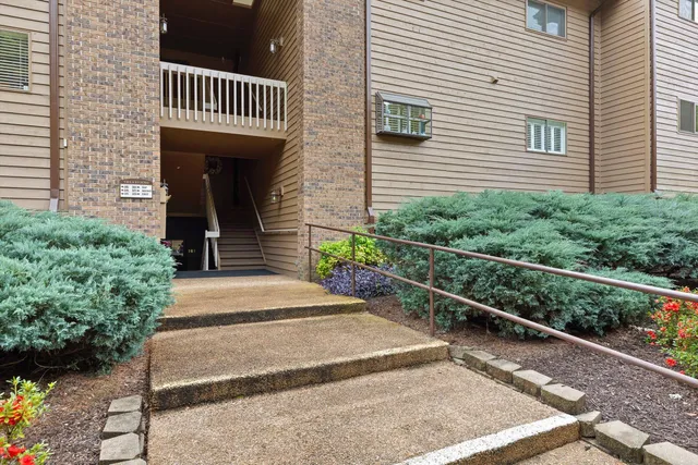 $299,000 | 4319 Lakeshore Lane, Unit 103, Chattanooga, TN 37415