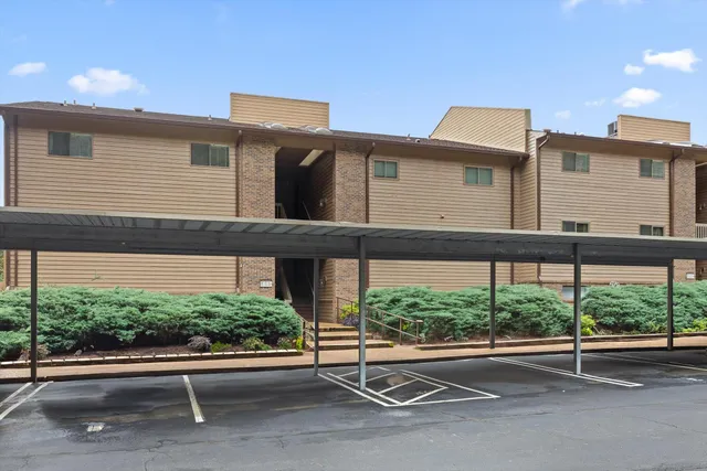 $299,000 | 4319 Lakeshore Lane, Unit 103, Chattanooga, TN 37415