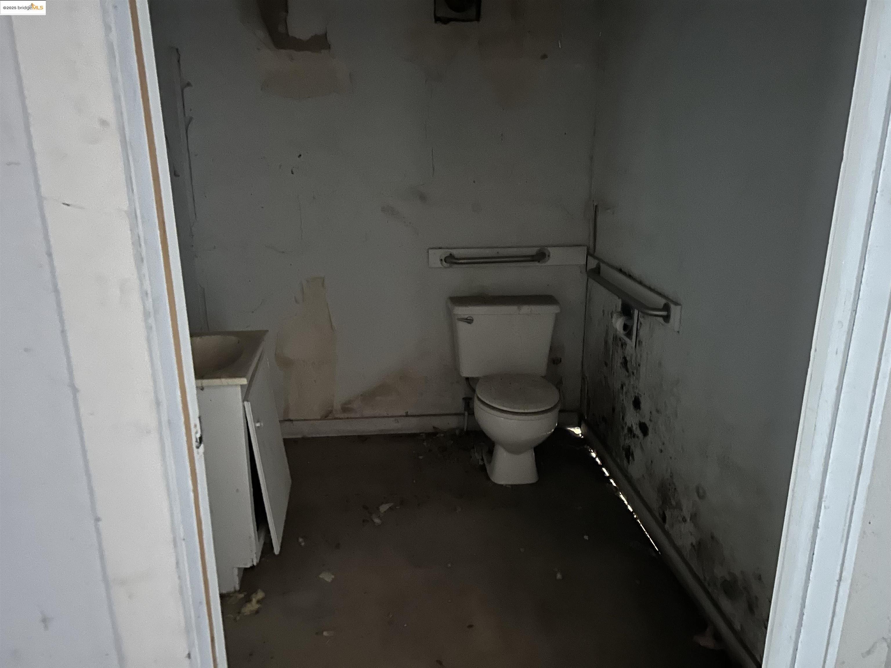 39 Main Street Isleton, CA 95641 - Photo 17 of 29 Half bathroom with vanity and unfinished concrete floors