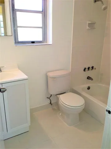 $2,080 | 107 Calabria Avenue, Unit 10, Coral Gables, FL 33134