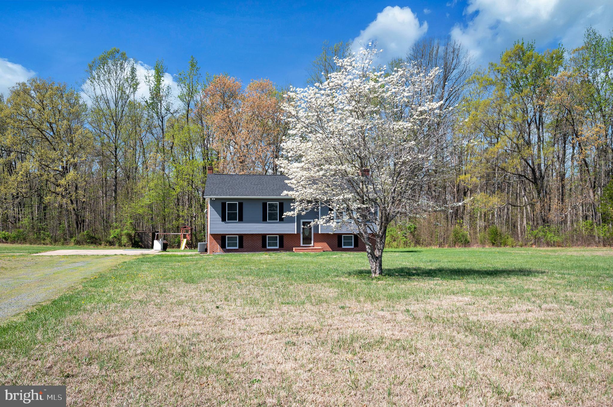 13452 Post Oak Road Spotsylvania, VA 22551 - Photo 4 of 56 a house view with a garden space