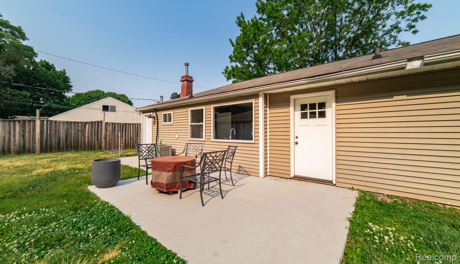 2007 Henbert Road West Bloomfield, MI 48324 - Photo 47 of 54
