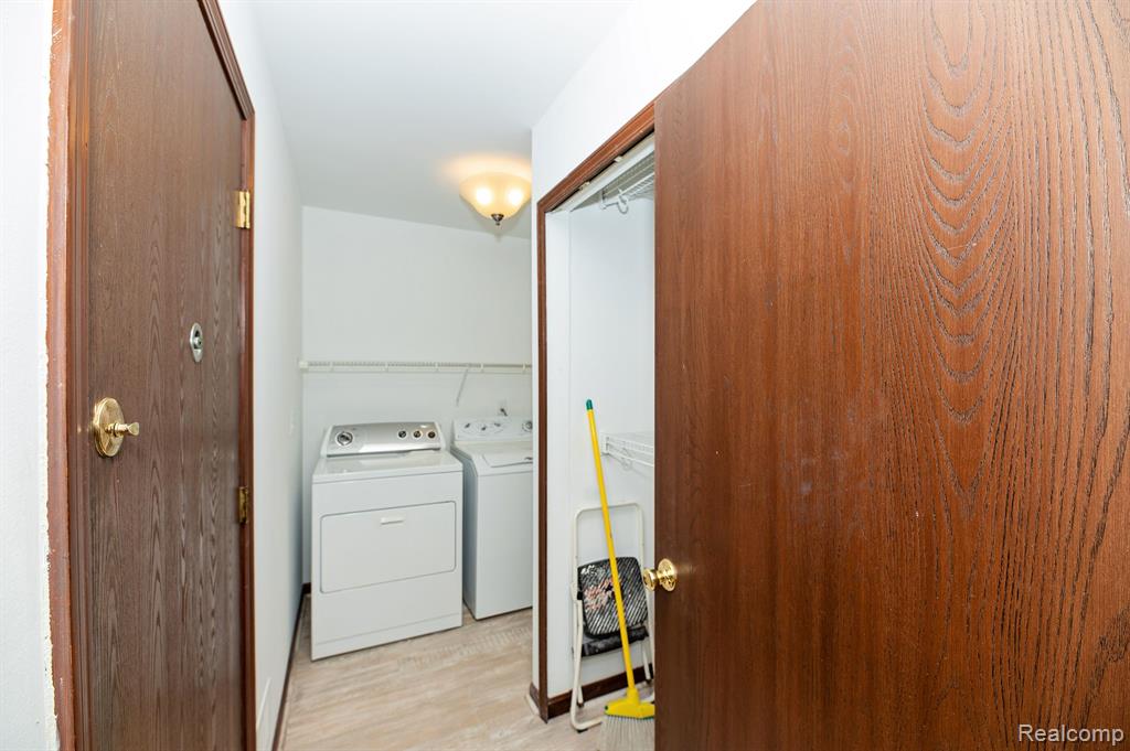 645 Lockmoore Court Rochester Hills, MI 48307 - Photo 23 of 56