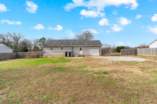 $249,900 | 889 6 Mile Board Road, Belvidere, TN 37306