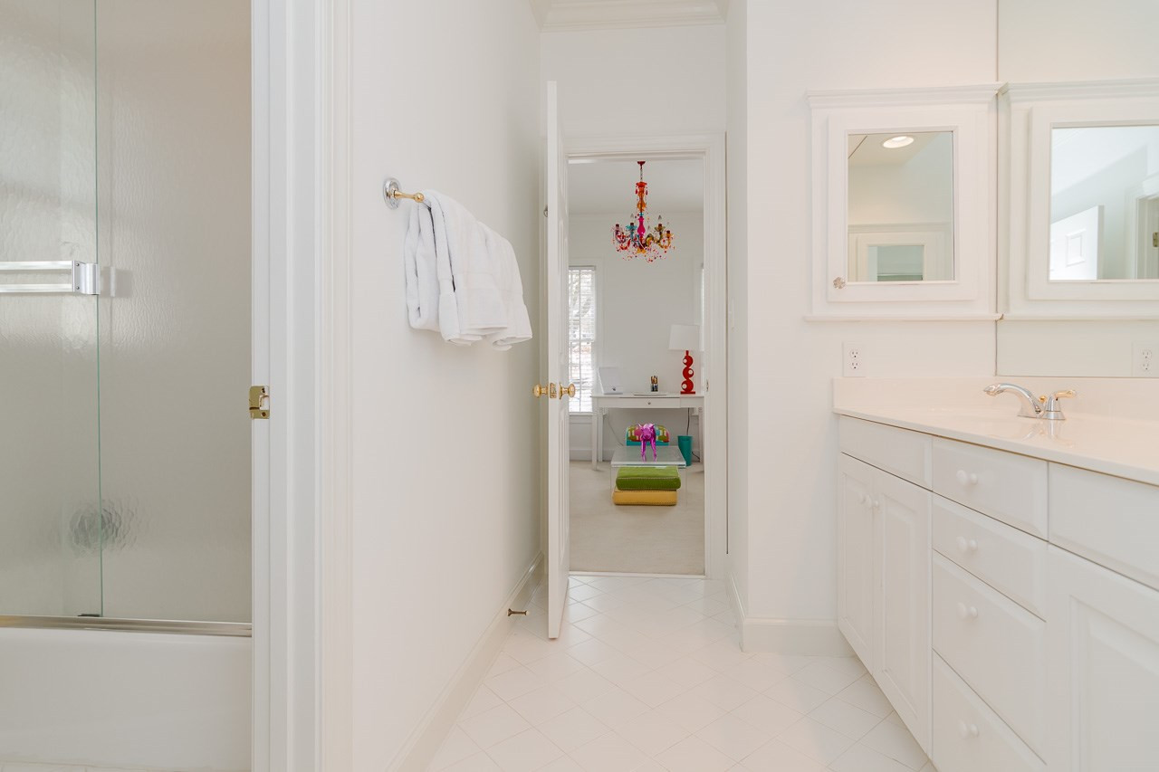 407 Forsyth Street Raleigh, NC 27609 - Photo 22 of 30 Guest Bathroom