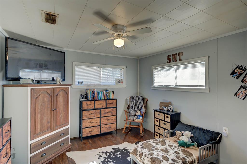862 Par Road 116 Minden, LA 71055 - Photo 12 of 28 a living room with furniture and a flat screen tv