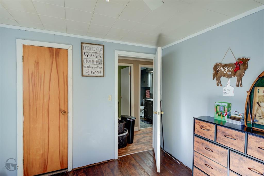 862 Par Road 116 Minden, LA 71055 - Photo 13 of 28 a view of a hallway with wooden floor and closet
