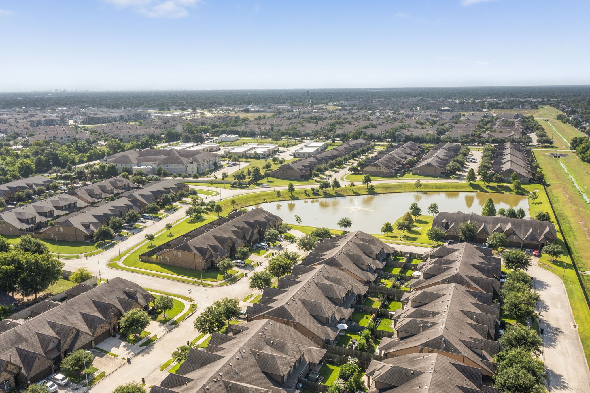 24211 Cordova Brook Lane Katy, TX 77494 - Photo 41 of 42 an aerial view of residential houses with outdoor space