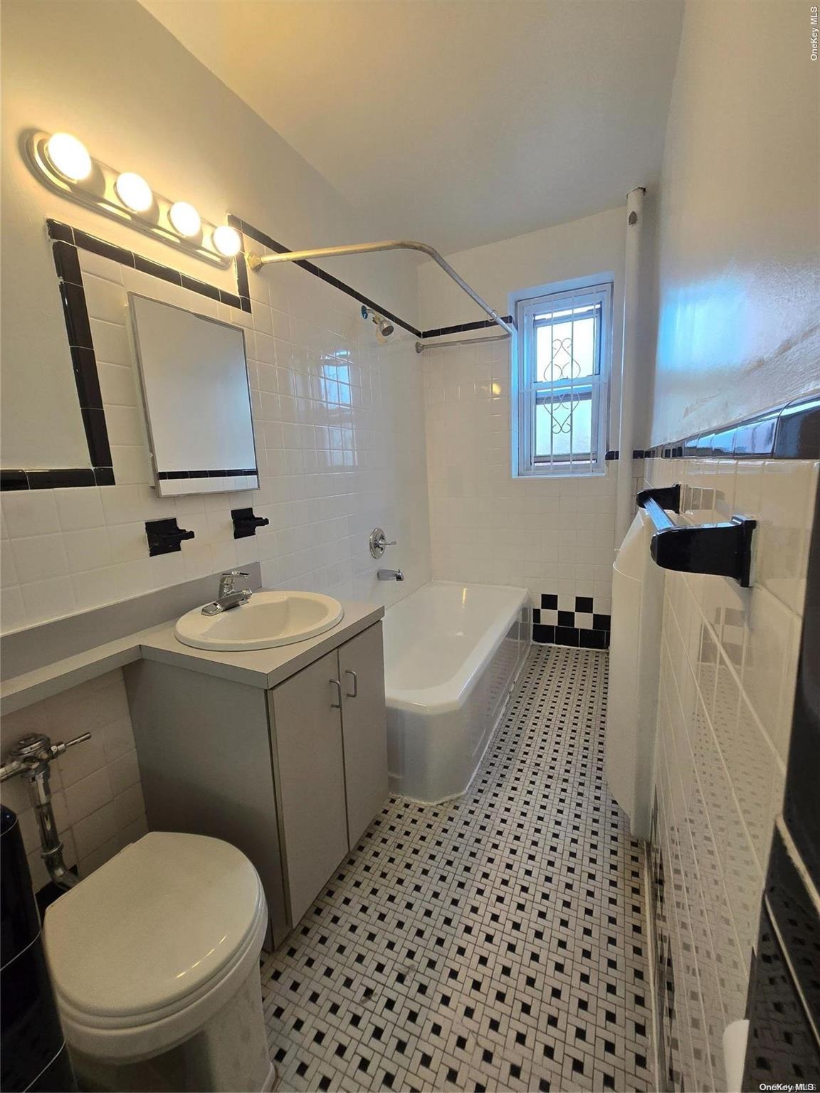 65-41 Booth Street, Unit 6K Queens, NY 11374 - Photo 3 of 15 Bathroom