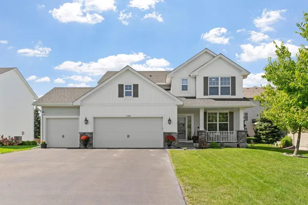 $625,000 | 1986 Red Oak Path, Shakopee, MN 55379
