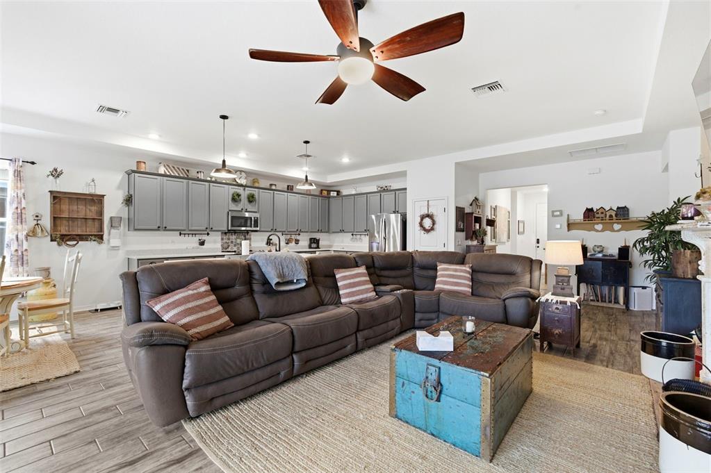 895 Old Windsor Way Spring Hill, FL 34609 - Photo 18 of 49