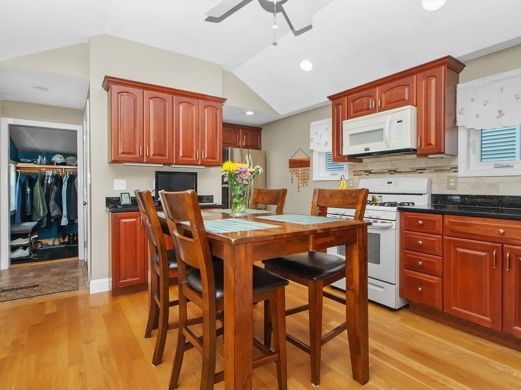 29 Ash Street Waltham, MA 02453 - Photo 5 of 37