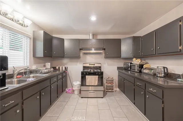 $1,190,000 | 16038 Hartland Street, Van Nuys, CA 91406