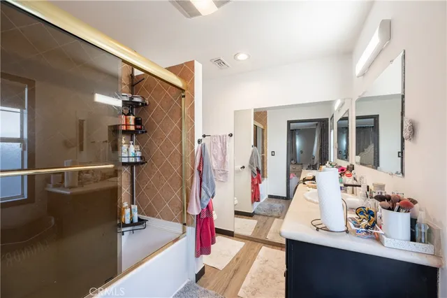 $1,190,000 | 16038 Hartland Street, Van Nuys, CA 91406